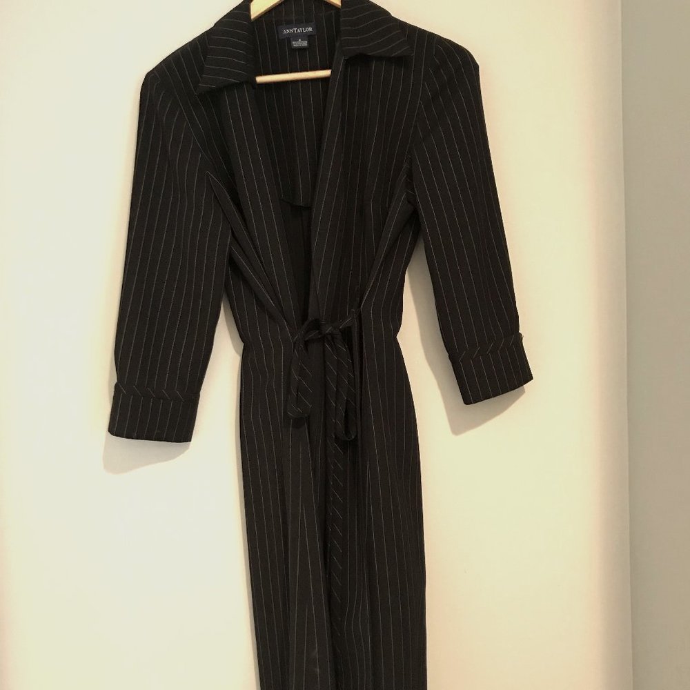 Ann Taylor Size 6 Black Tie Dress